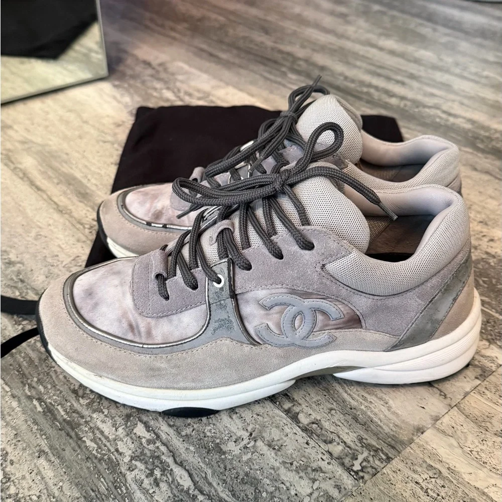CHANEL Light Gray Suede CC Logo Sneakers